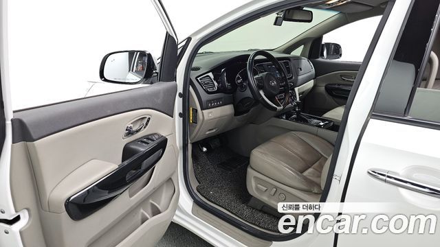 Kia Canival 2018 — photo 10