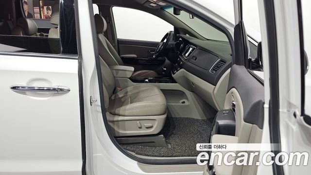Kia Canival 2018 — photo 11
