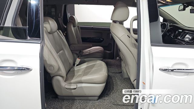 Kia Canival 2018 — photo 12