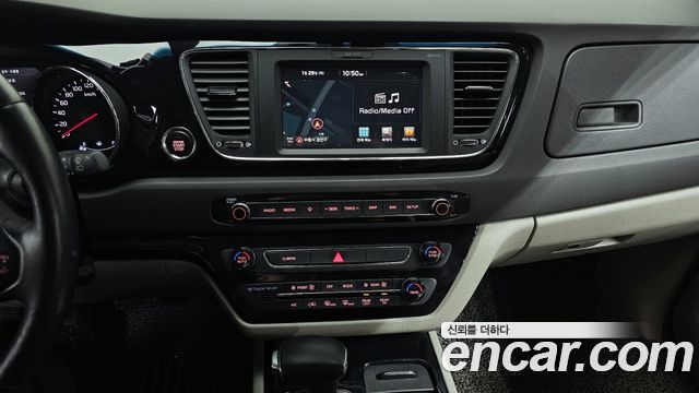 Kia Canival 2018 — photo 14