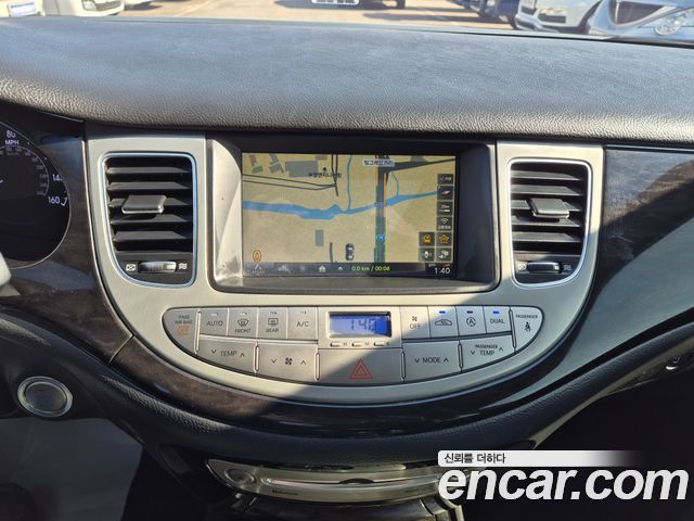 Hyundai Genesis 2012 — photo 9