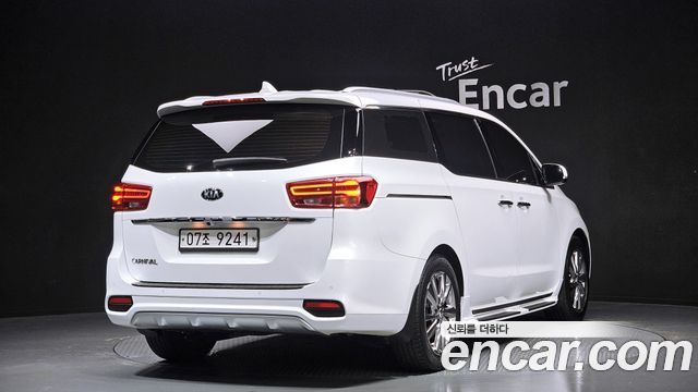 Kia Canival 2019 — photo 2