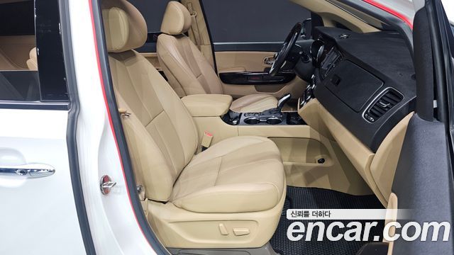Kia Canival 2019 — photo 10