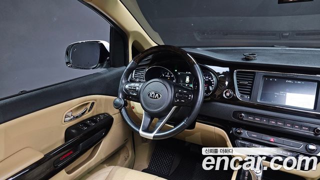 Kia Canival 2019 — photo 16