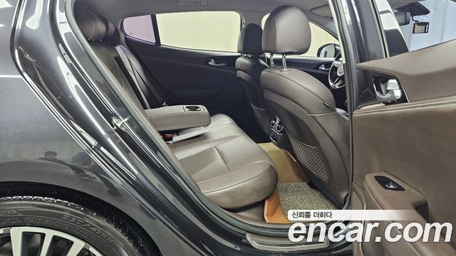 Kia Stinger 2018 — photo 12