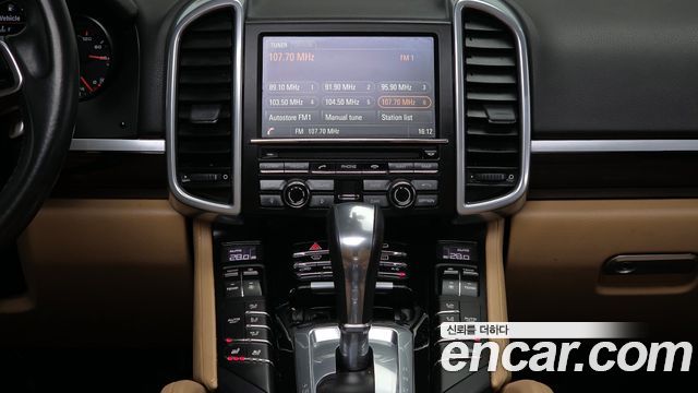 Porsche Cayenne 2016 — photo 14