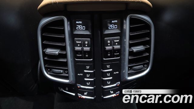 Porsche Cayenne 2016 — photo 18