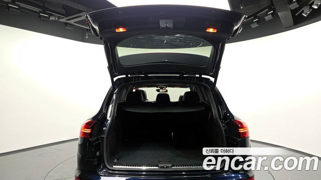 Porsche Cayenne 2016 — photo 20