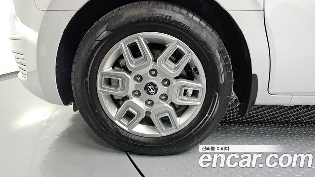 Hyundai Staria 2025 — photo 5
