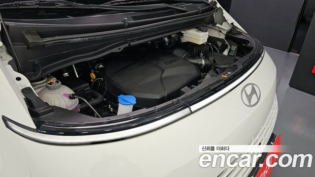 Hyundai Staria 2025 — photo 6