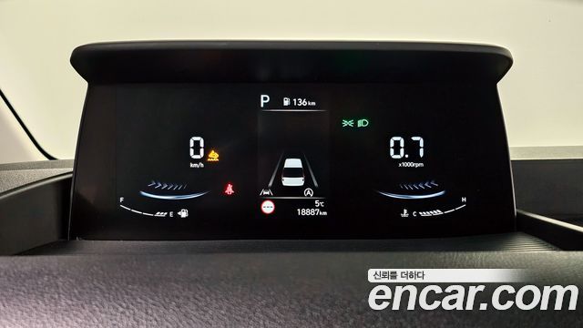 Hyundai Staria 2025 — photo 8