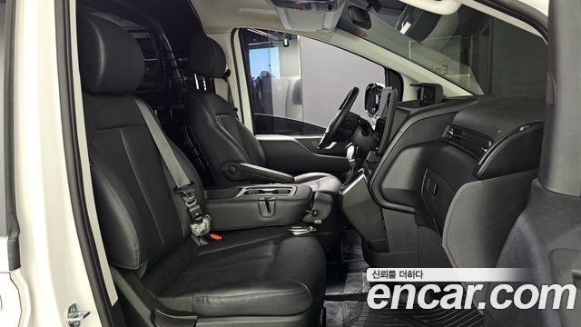 Hyundai Staria 2025 — photo 10
