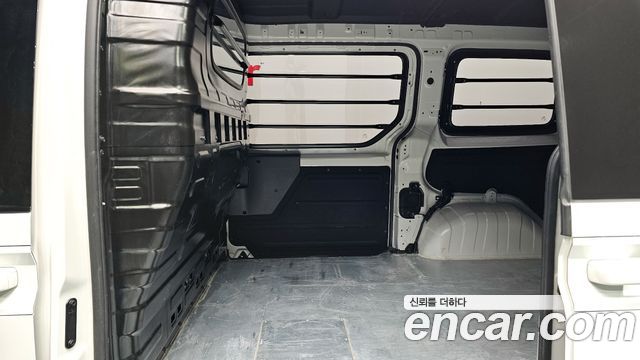 Hyundai Staria 2025 — photo 12