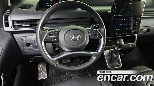 Hyundai Staria 2025 — photo 13