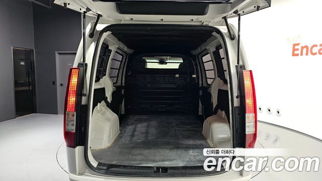 Hyundai Staria 2025 — photo 20