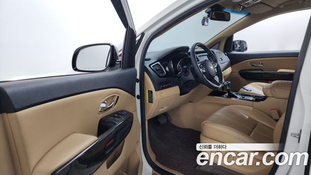 Kia Canival 2019 — photo 10