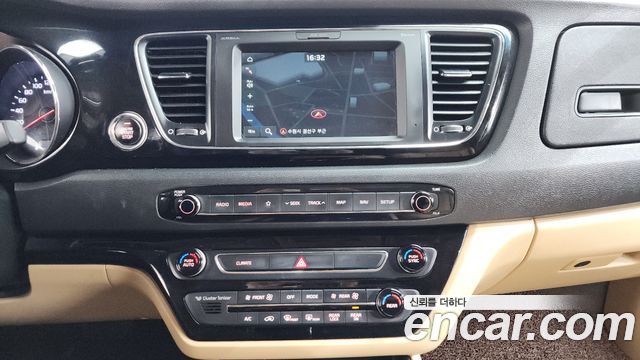 Kia Canival 2019 — photo 14
