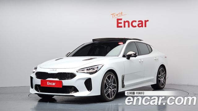 Kia Stinger 2023 — photo 1