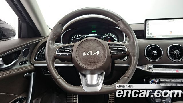 Kia Stinger 2023 — photo 12