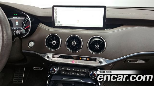Kia Stinger 2023 — photo 13