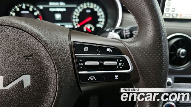 Kia Stinger 2023 — photo 16