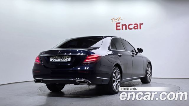 Mercedes-Benz E-Class 2018 — photo 2