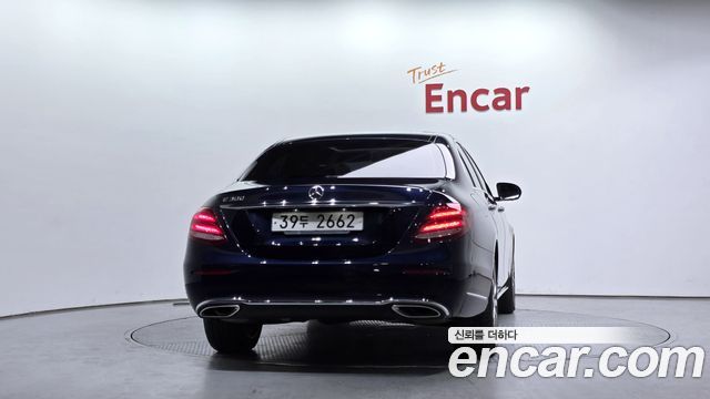 Mercedes-Benz E-Class 2018 — photo 4