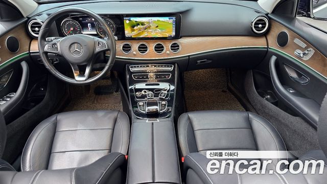 Mercedes-Benz E-Class 2018 — photo 7
