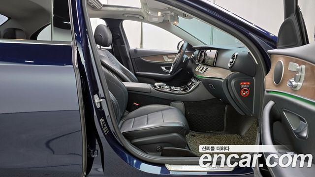 Mercedes-Benz E-Class 2018 — photo 10
