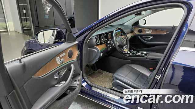 Mercedes-Benz E-Class 2018 — photo 11