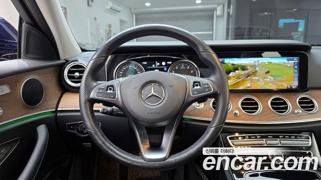 Mercedes-Benz E-Class 2018 — photo 14