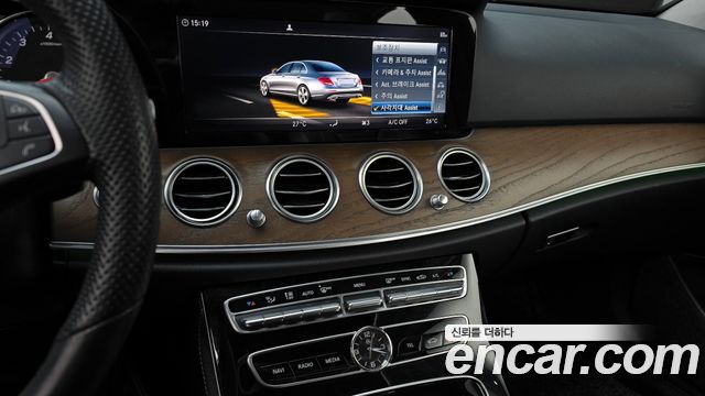Mercedes-Benz E-Class 2018 — photo 16