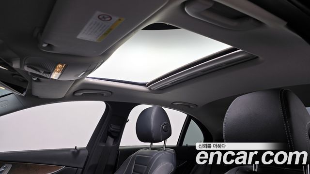 Mercedes-Benz E-Class 2018 — photo 19