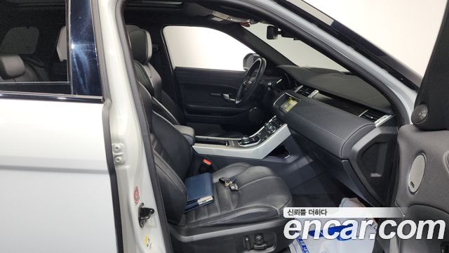 Land Rover Range Rover Evoque 2019 — photo 11