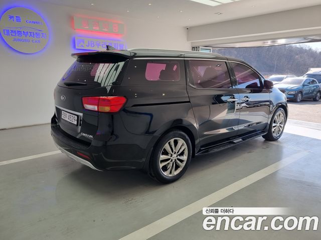 Kia Canival 2018 — photo 16