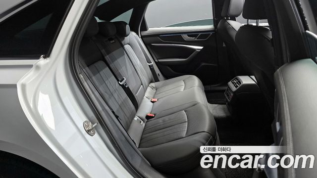 Audi A6 2021 — photo 12