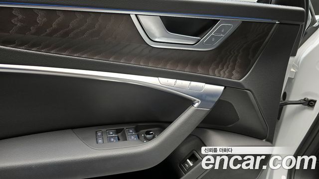 Audi A6 2021 — photo 17