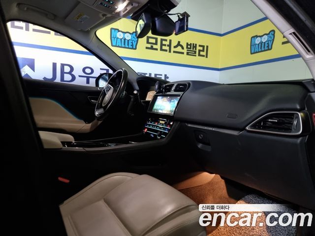 Jaguar F-PACE 2018 — photo 7