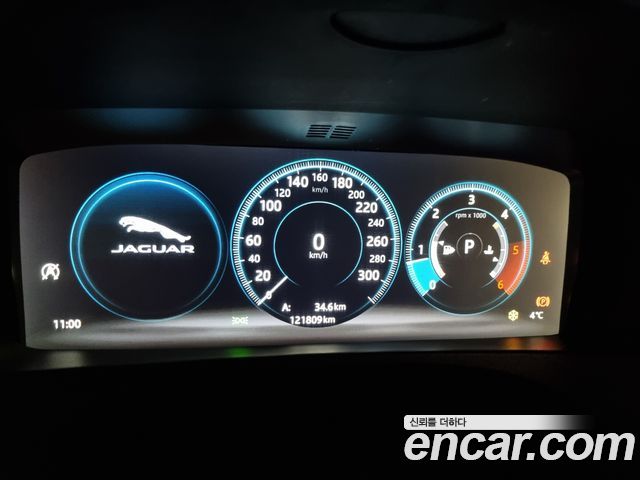 Jaguar F-PACE 2018 — photo 8