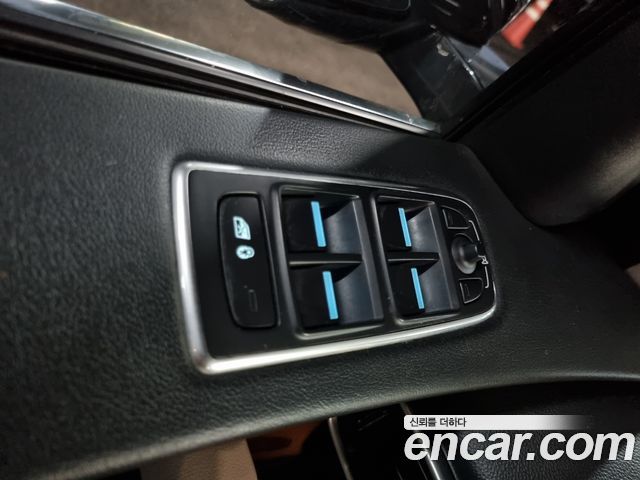 Jaguar F-PACE 2018 — photo 12
