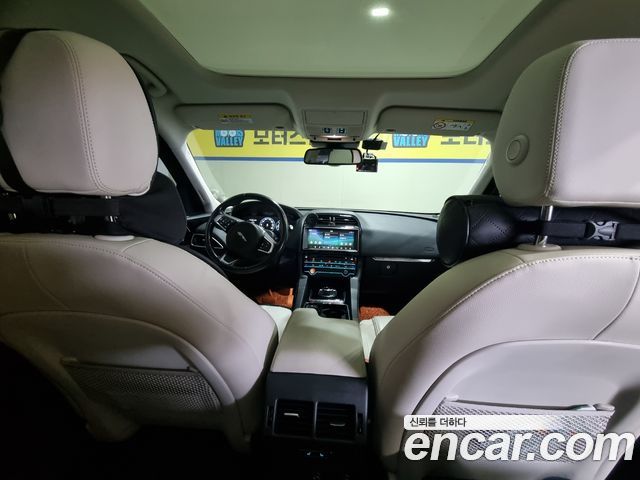 Jaguar F-PACE 2018 — photo 20
