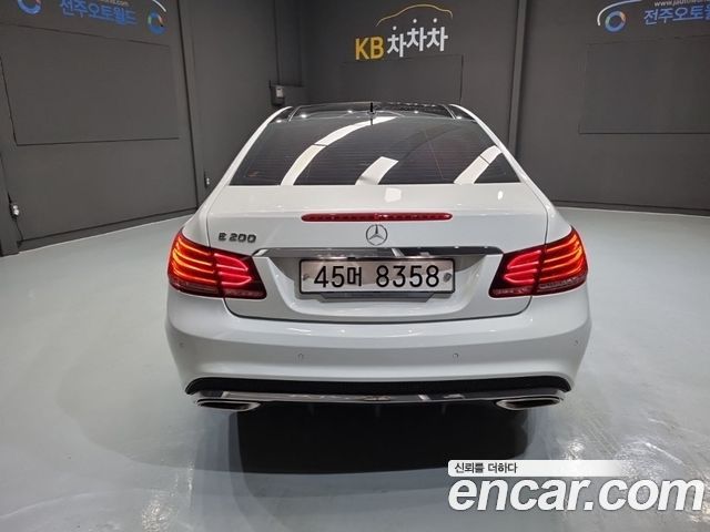 Mercedes-Benz E-Class 2014 — photo 4