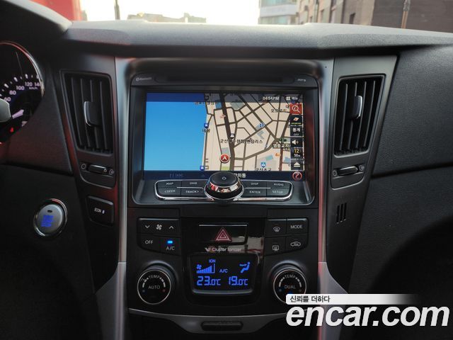 Hyundai Sonata 2014 — photo 16