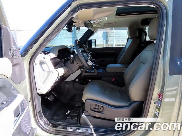 Land Rover Defender 2022 — photo 5