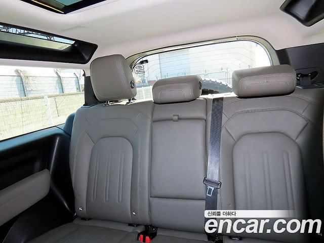 Land Rover Defender 2022 — photo 6