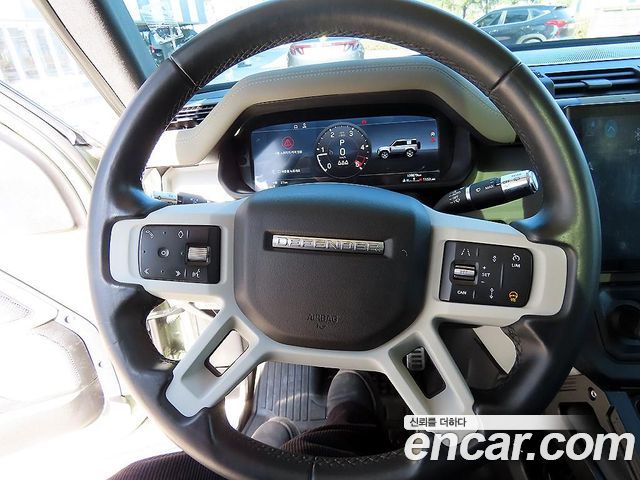 Land Rover Defender 2022 — photo 8