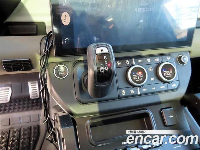 Land Rover Defender 2022 — photo 10