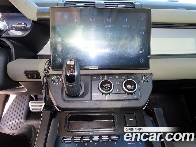 Land Rover Defender 2022 — photo 12