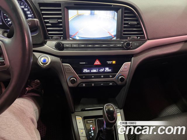 Hyundai AVANTE 2016 — photo 15