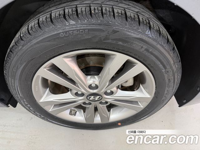 Hyundai AVANTE 2016 — photo 19